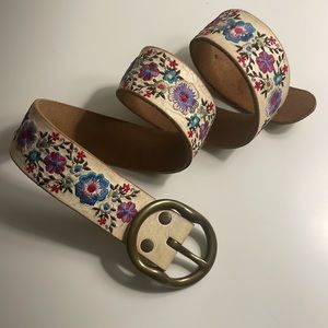 Lucky Brand Women’s leather floral  embroidered belt small